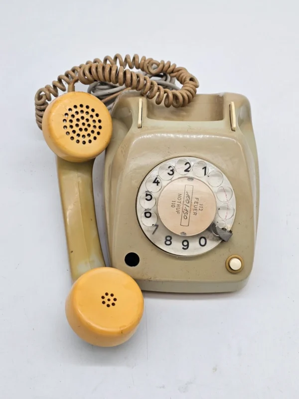 Telefon stacjonarny POST 612-1 – Retro model z tarczą obrotową