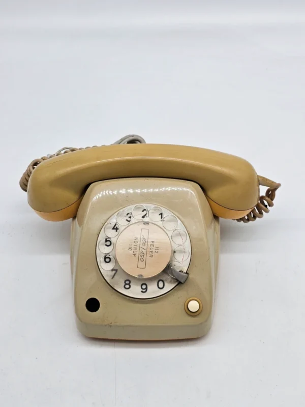 Telefon stacjonarny POST 612-1 – Retro model z tarczą obrotową