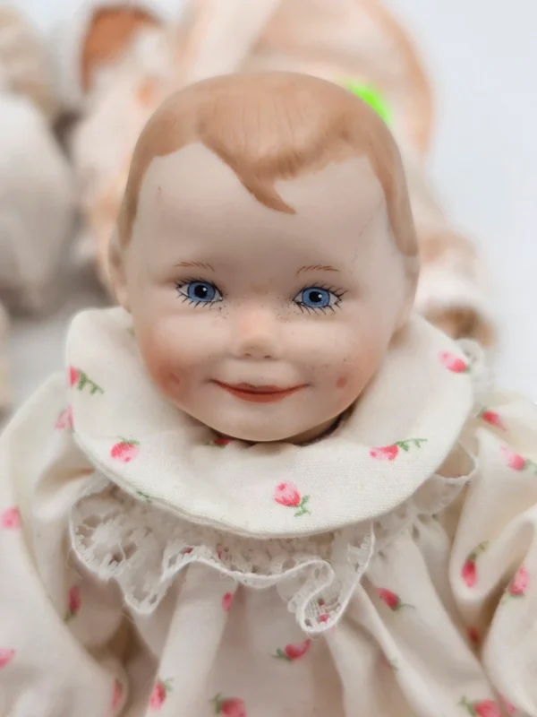 Zestaw porcelanowych lalek kolekcjonerskich Yolanda Dolls – unikatowe rękodzieło