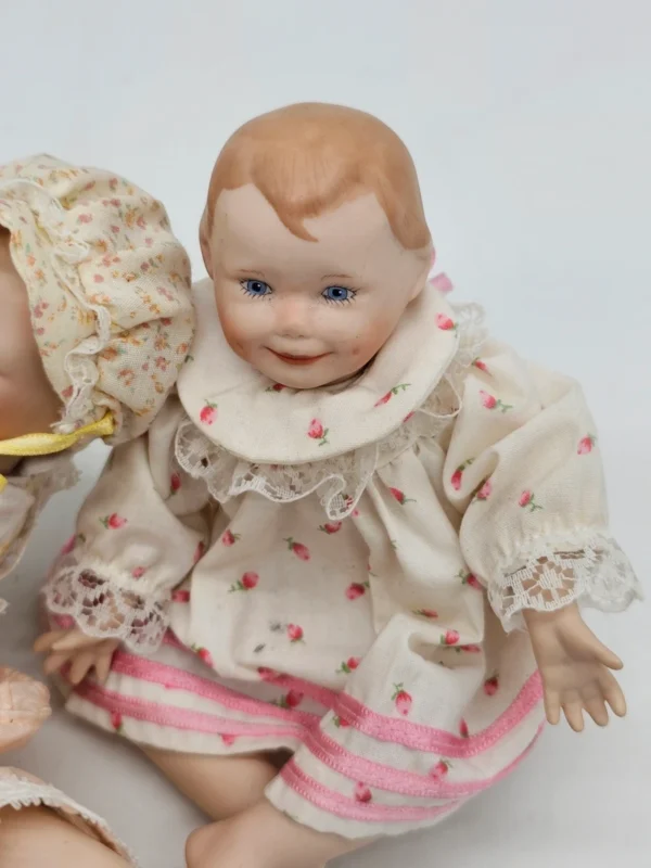 Zestaw porcelanowych lalek kolekcjonerskich Yolanda Dolls – unikatowe rękodzieło