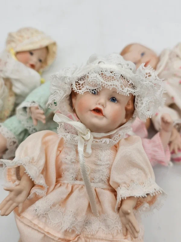 Zestaw porcelanowych lalek kolekcjonerskich Yolanda Dolls – unikatowe rękodzieło