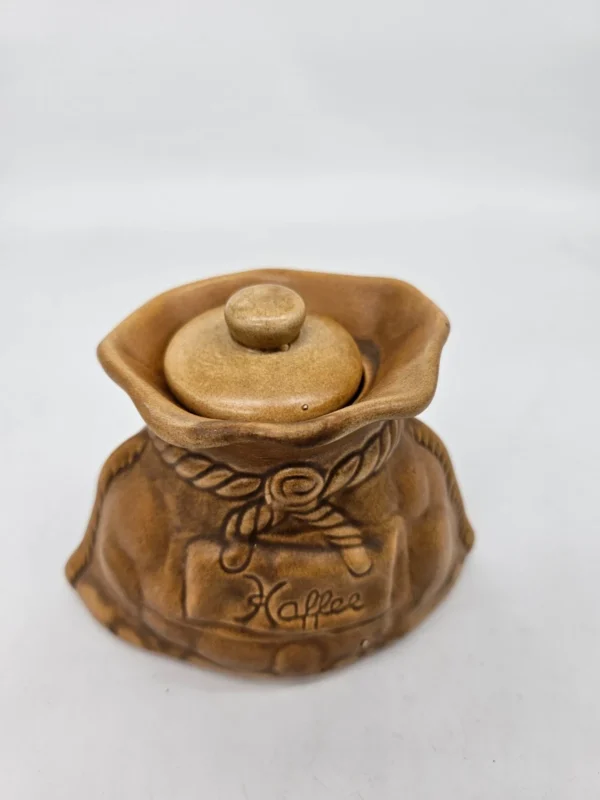Ceramiczny pojemnik na kawę w kształcie worka – 16x12 cm, sygnowany