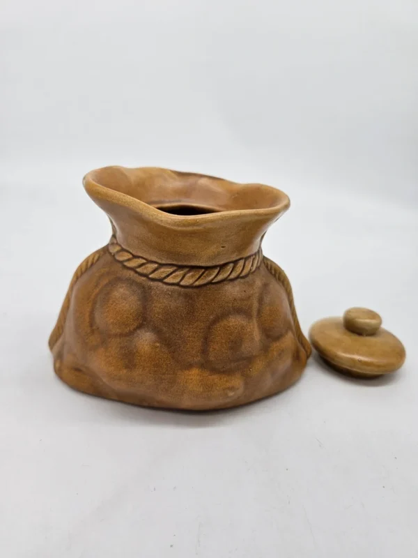 Ceramiczny pojemnik na kawę w kształcie worka – 16x12 cm, sygnowany