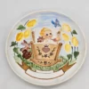 Ceramiczny talerz dekoracyjny z dzieckiem w kołysce – ręcznie malowany, Ø 17 cm