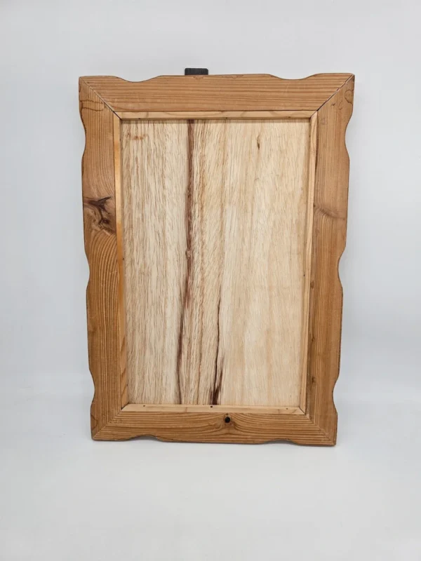 Tablica ekspozycyjna z materiałowym wypełnieniem i drewnianą ramą – vintage, 32x45 cm