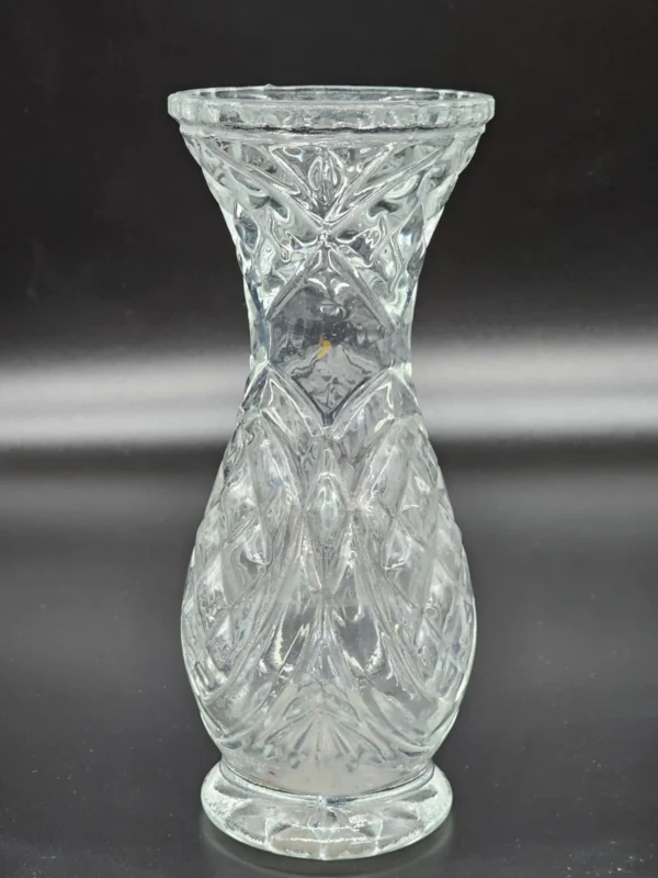 Wazon tłoczony ze szkła prasowanego, wys. 21 cm – styl retro / PRL