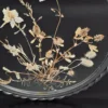 Zawieszka okienna ze szkła z zatopionymi suszonymi kwiatami – średnica 19 cm