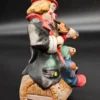 Skarbonka ceramiczna – grający klaun z psem, na beczce – wys. 17 cm