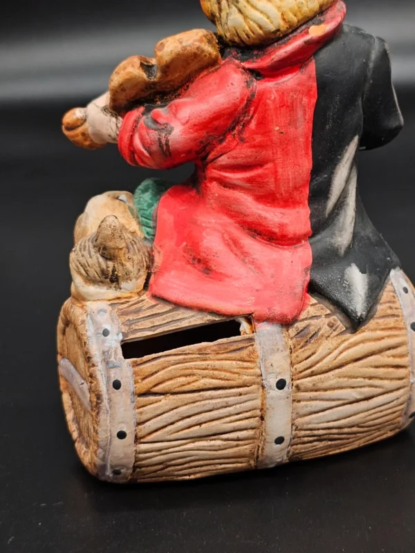 Skarbonka ceramiczna – grający klaun z psem, na beczce – wys. 17 cm