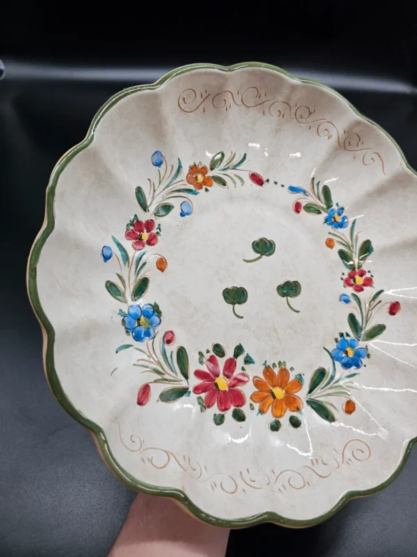 Ręcznie malowana ceramiczna misa dekoracyjna 41 cm – wzór kwiatowy, do powieszenia