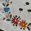 Ręcznie malowana ceramiczna misa dekoracyjna 41 cm – wzór kwiatowy, do powieszenia