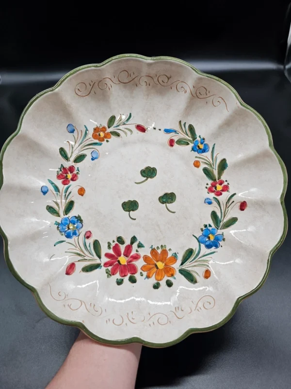 Ręcznie malowana ceramiczna misa dekoracyjna 41 cm – wzór kwiatowy, do powieszenia