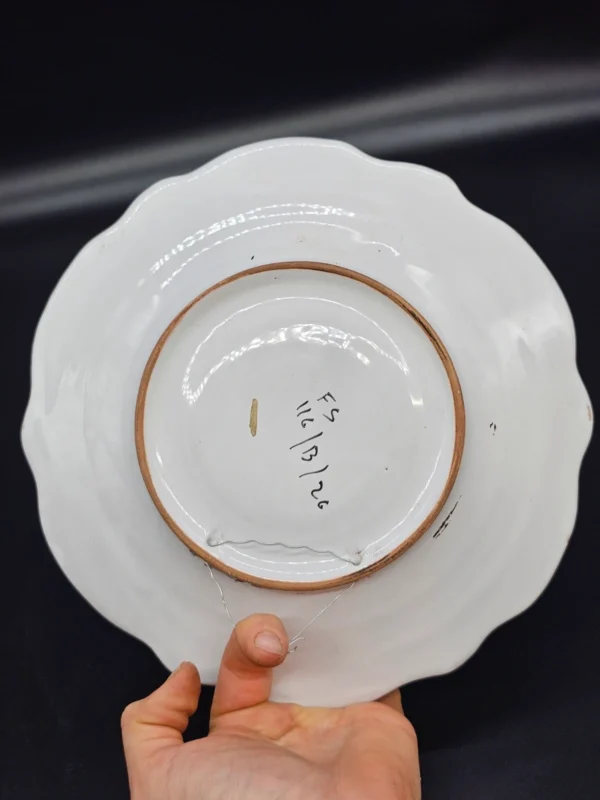 Ręcznie malowany ceramiczny talerz ścienny – 26 cm