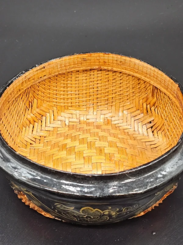 Japońska szkatułka lakierowana z lat 30. XX w. styl maki-e i plecionka bambusowa 17x9 cm