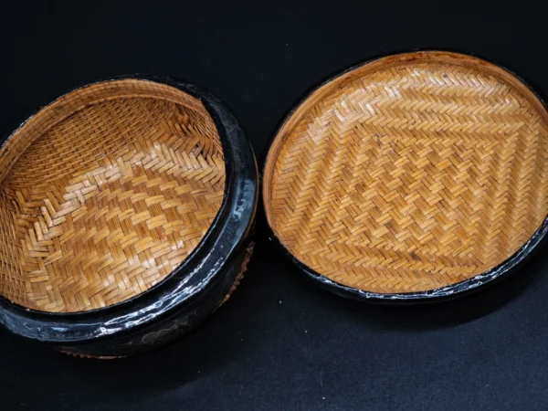 Japońska szkatułka lakierowana z lat 30. XX w. styl maki-e i plecionka bambusowa 17x9 cm