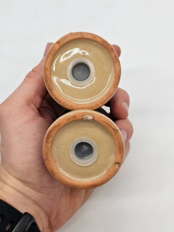 Ceramiczne solniczka i pieprzniczka w stylu rustykalnym – brązowo-beżowe, 8 cm