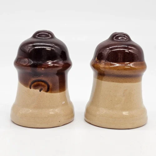 Ceramiczne solniczka i pieprzniczka w stylu rustykalnym – brązowo-beżowe, 8 cm