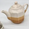 Zestaw ceramiczny: dzbanek i 6 kubków w odcieniach beżu i karmelu