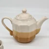Zestaw ceramiczny: dzbanek i 6 kubków w odcieniach beżu i karmelu