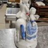Porcelanowa figurka – dama i kawaler na koniu