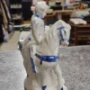 Figurka porcelanowa para z koniem – biało-niebieska
