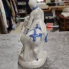 Figurka porcelanowa para z koniem – biało-niebieska