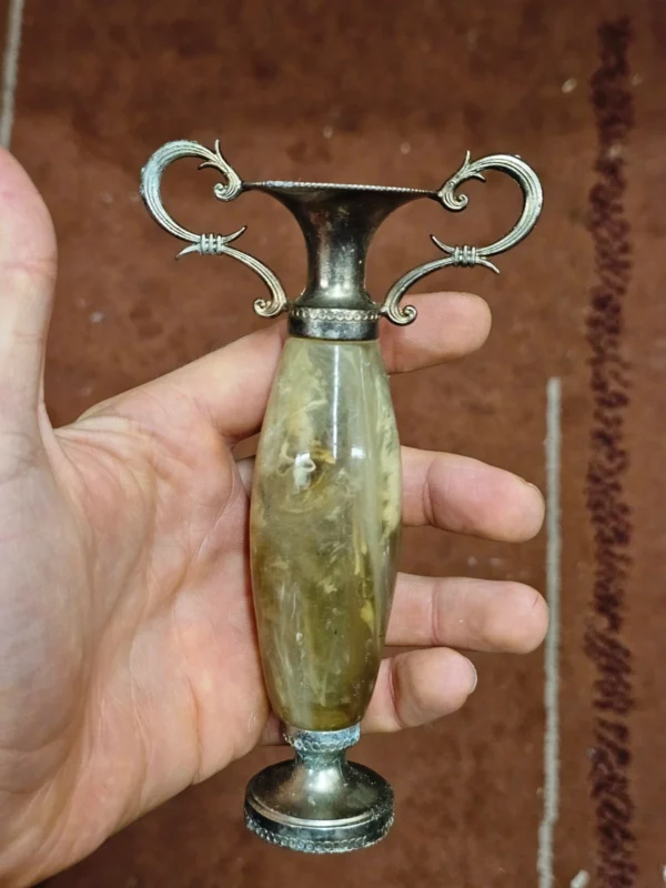 Mini wazon dekoracyjny – kamień i metal