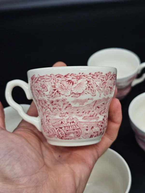 Zestaw filiżanek i kubek „Hampton Court Palace” English Ironstone China