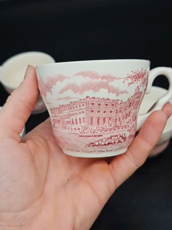 Zestaw filiżanek i kubek „Hampton Court Palace” English Ironstone China