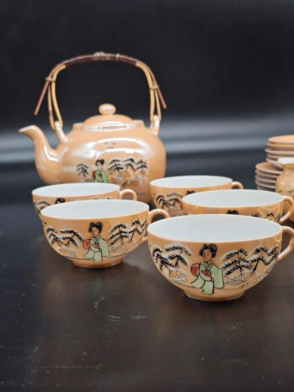 Komplet japońskiej porcelany – 21-elementowy zestaw herbaciano-kawowy z motywem gejszy, 6-osobowy