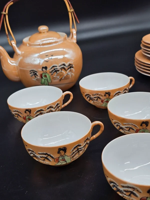Komplet japońskiej porcelany – 21-elementowy zestaw herbaciano-kawowy z motywem gejszy, 6-osobowy