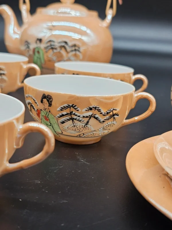 Komplet japońskiej porcelany – 21-elementowy zestaw herbaciano-kawowy z motywem gejszy, 6-osobowy