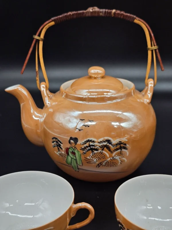 Komplet japońskiej porcelany – 21-elementowy zestaw herbaciano-kawowy z motywem gejszy, 6-osobowy