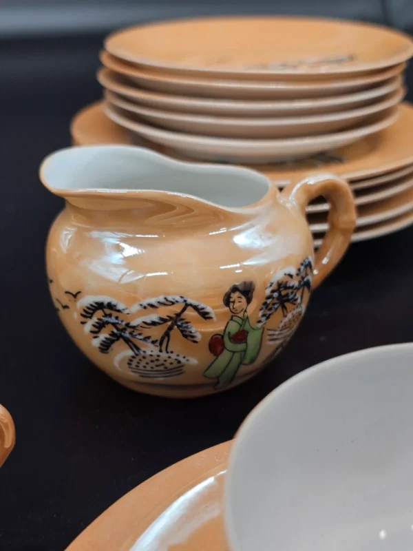 Komplet japońskiej porcelany – 21-elementowy zestaw herbaciano-kawowy z motywem gejszy, 6-osobowy