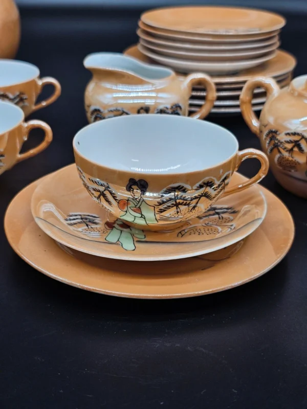 Komplet japońskiej porcelany – 21-elementowy zestaw herbaciano-kawowy z motywem gejszy, 6-osobowy