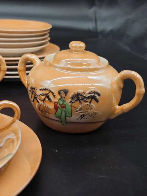 Komplet japońskiej porcelany – 21-elementowy zestaw herbaciano-kawowy z motywem gejszy, 6-osobowy