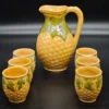 Zestaw ceramiczny dzban + 6 kubeczków – styl rustykalny, wytłaczane winogrona i liście winorośli