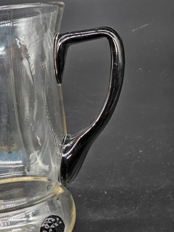 Ręcznie wykonany dzban szklany z czarnym uchem i dekoracją – 2L, unikat hand made