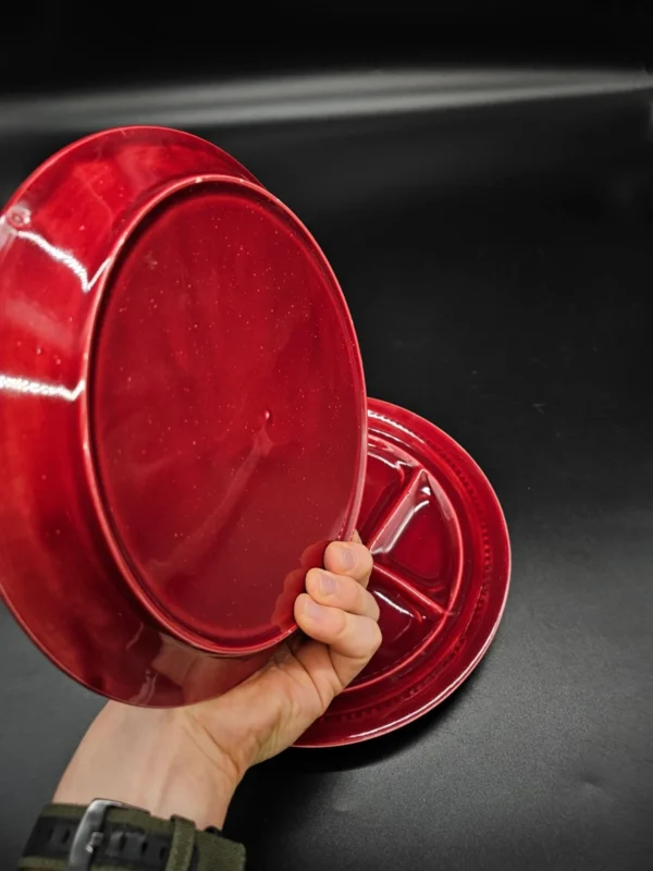 Komplet 2 talerzy podzielonych – czerwone ceramiczne vintage, lata 70.