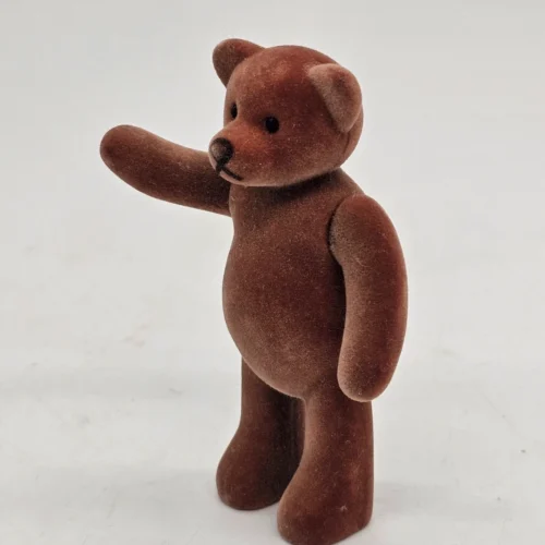 Figurka misia flockowanego McDonald’s 1999 – kolekcjonerski gadżet vintage, 9 cm