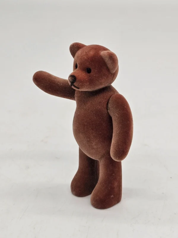 Figurka misia flockowanego McDonald’s 1999 – kolekcjonerski gadżet vintage, 9 cm