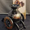 Dekoracyjny wazon z wózkiem, kwiatowy motyw orientalny, wys. 17 cm (ceramika + tworzywo)