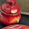 Zestaw ceramiczny czerwony z kwiatowym wzorem – 3 talerze i cukiernica, ręczne zdobienie