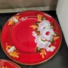 Zestaw ceramiczny czerwony z kwiatowym wzorem – 3 talerze i cukiernica, ręczne zdobienie