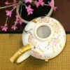 Japońska porcelana ręcznie malowana – czajniczek / imbryk na trzech złotych nóżkach, sygnowany