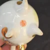 Japońska porcelana ręcznie malowana – czajniczek / imbryk na trzech złotych nóżkach, sygnowany