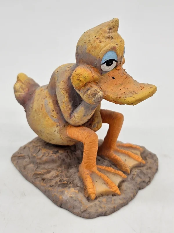 Figurka kaczki – ręcznie malowana, żywica, vintage