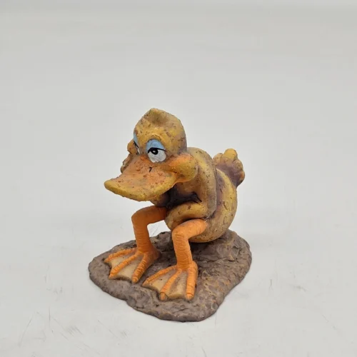 Figurka kaczki – ręcznie malowana, żywica, vintage