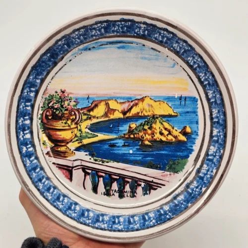 Włoski talerz dekoracyjny – Taormina Isola Bella, ręcznie malowany, Leto Jahi, 20 cm