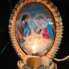 Lampka religijna – Święta Rodzina w ramie z muszelek, 30 cm